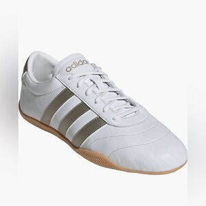 Adidas women's size 9 Grand Court Lo